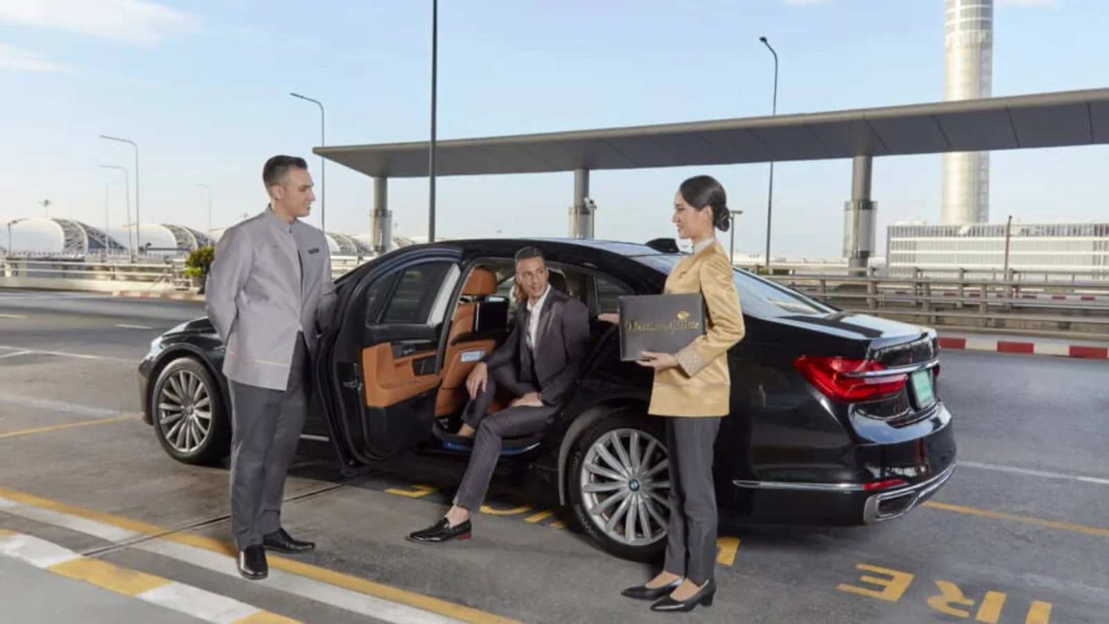 Comment réserver un service de transfert privé depuis/vers les aéroports ?