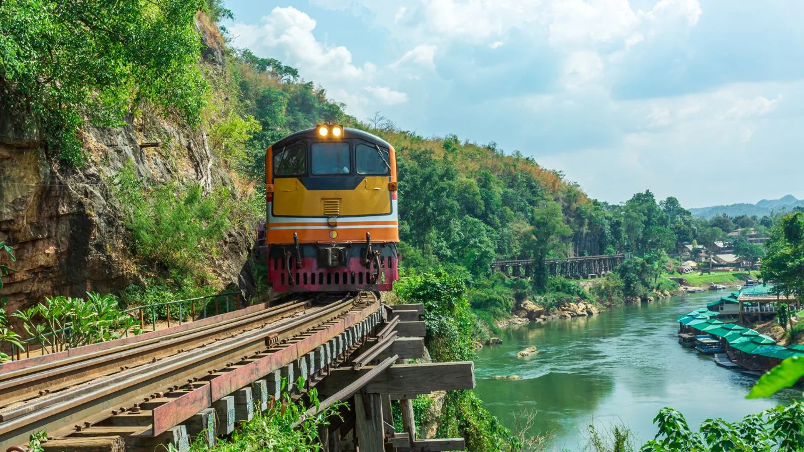 Voyager en train en Thaïlande : 5 itinéraires incontournables pour une aventure authentique